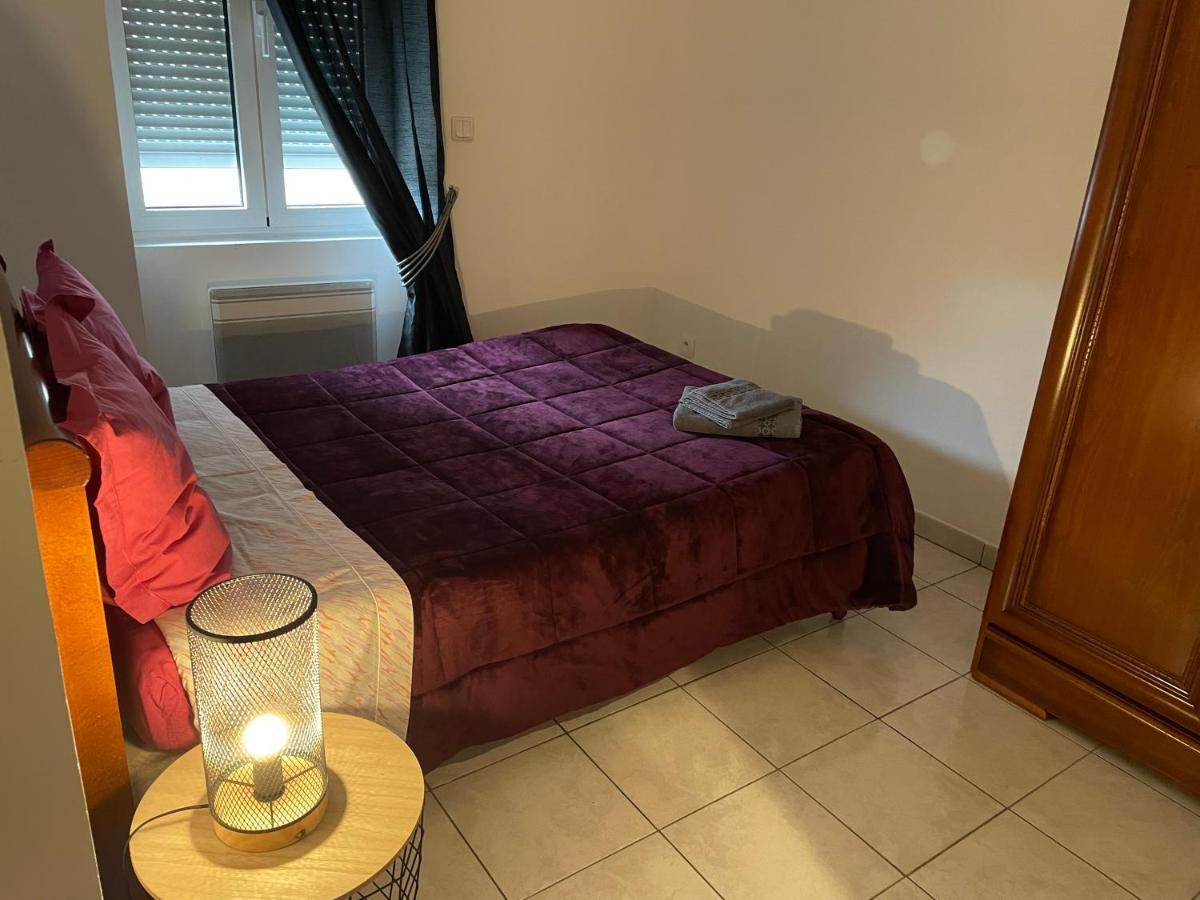 Chez Nous -Parking Gratuit Et Wifi A Vierzon Appartamento Esterno foto