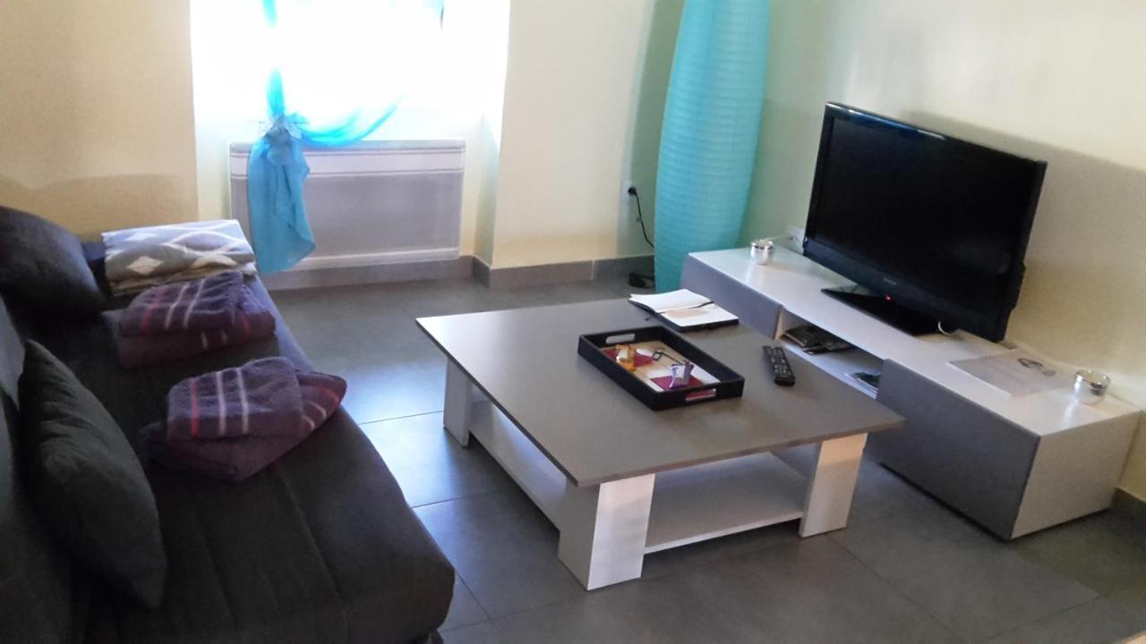 Chez Nous -Parking Gratuit Et Wifi A Vierzon Appartamento Esterno foto