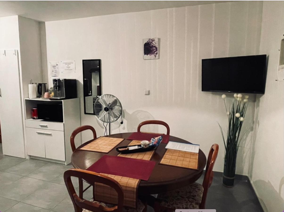 Chez Nous -Parking Gratuit Et Wifi A Vierzon Appartamento Esterno foto