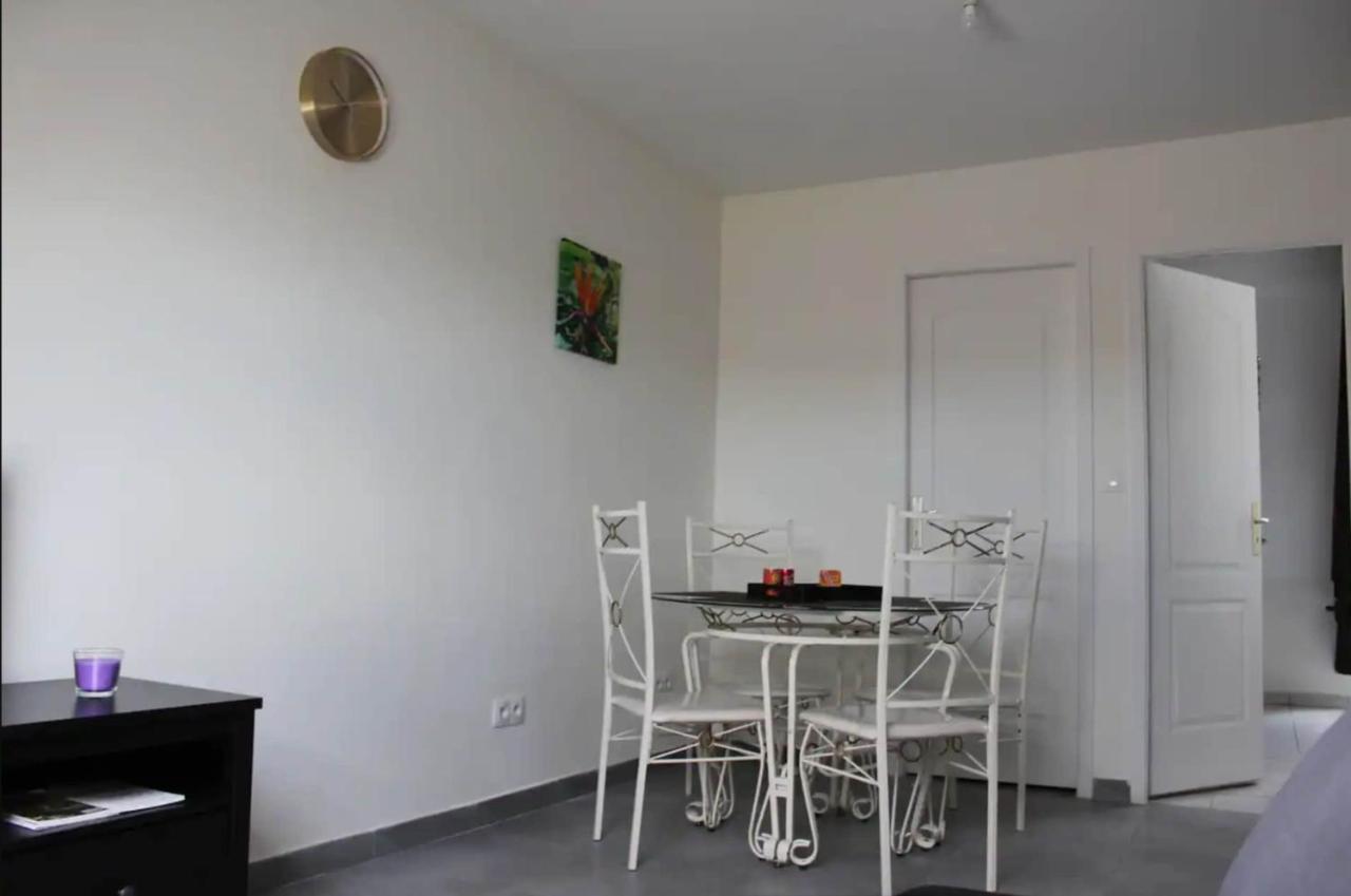 Chez Nous -Parking Gratuit Et Wifi A Vierzon Appartamento Esterno foto