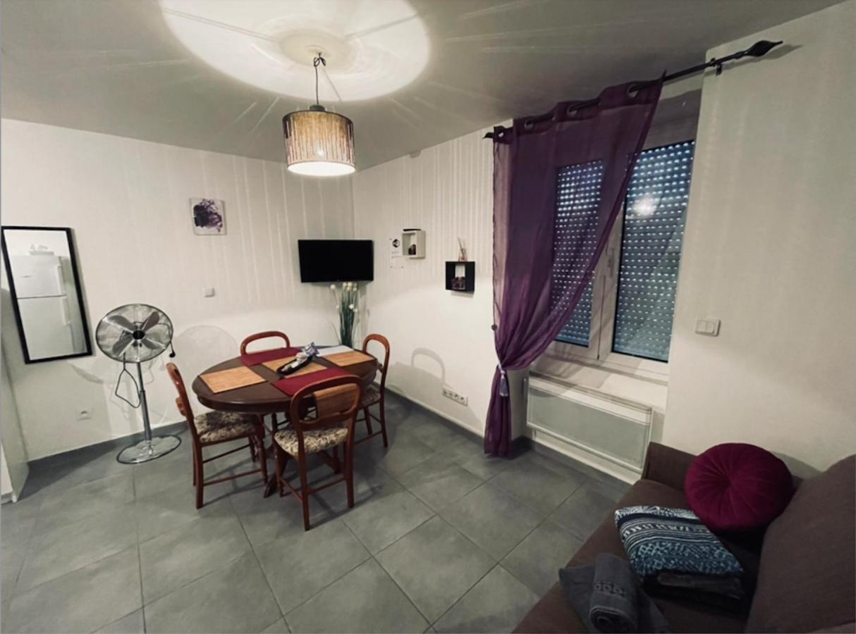 Chez Nous -Parking Gratuit Et Wifi A Vierzon Appartamento Esterno foto